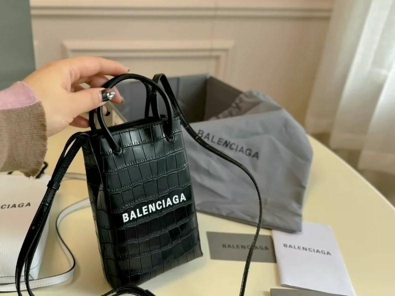 ♥即日発送♥BALENCIAGA クロコ型押しショルダーバッグ