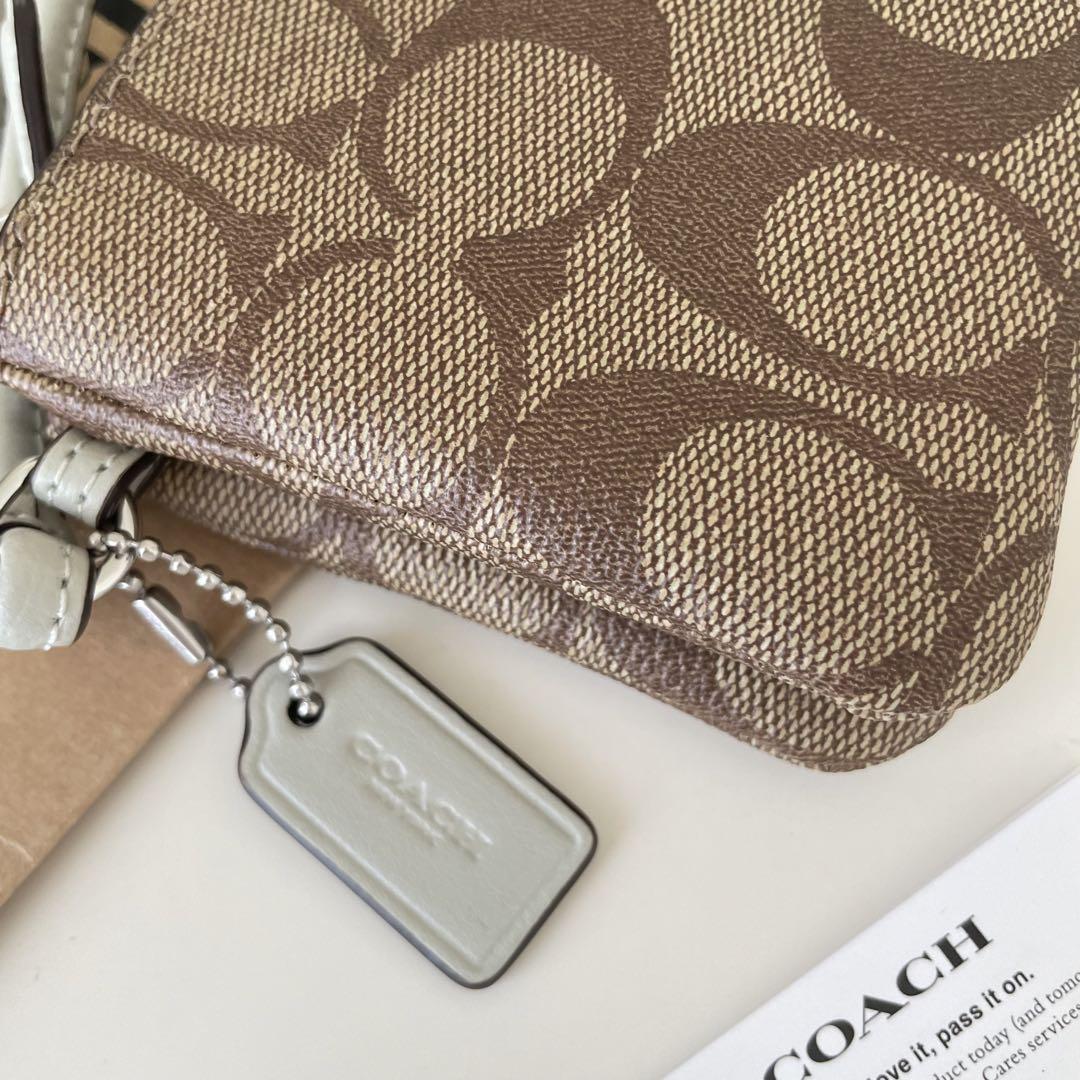 COACH コーチダブルジップリストレットシグネチャーベージュ