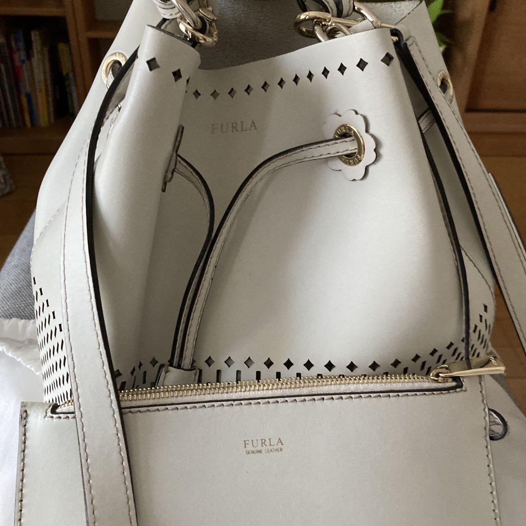 ら*び様 FURLA バケツバッグ ホワイト その他　おまとめ売り FURLA ホワイト バケツ型ショルダーバッグ - メルカリ