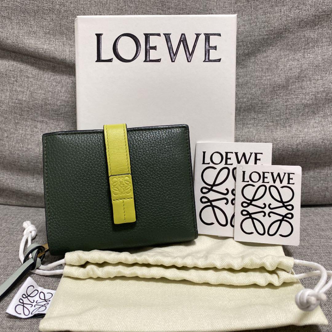 超人気☆LOEWE ロエベ 二つ折り財布 グリーン コンパクトジップウォレット - メルカリ 超人気☆LOEWE ロエベ 二つ折り財布 グリーン コンパクトジップウォレット - メルカリ