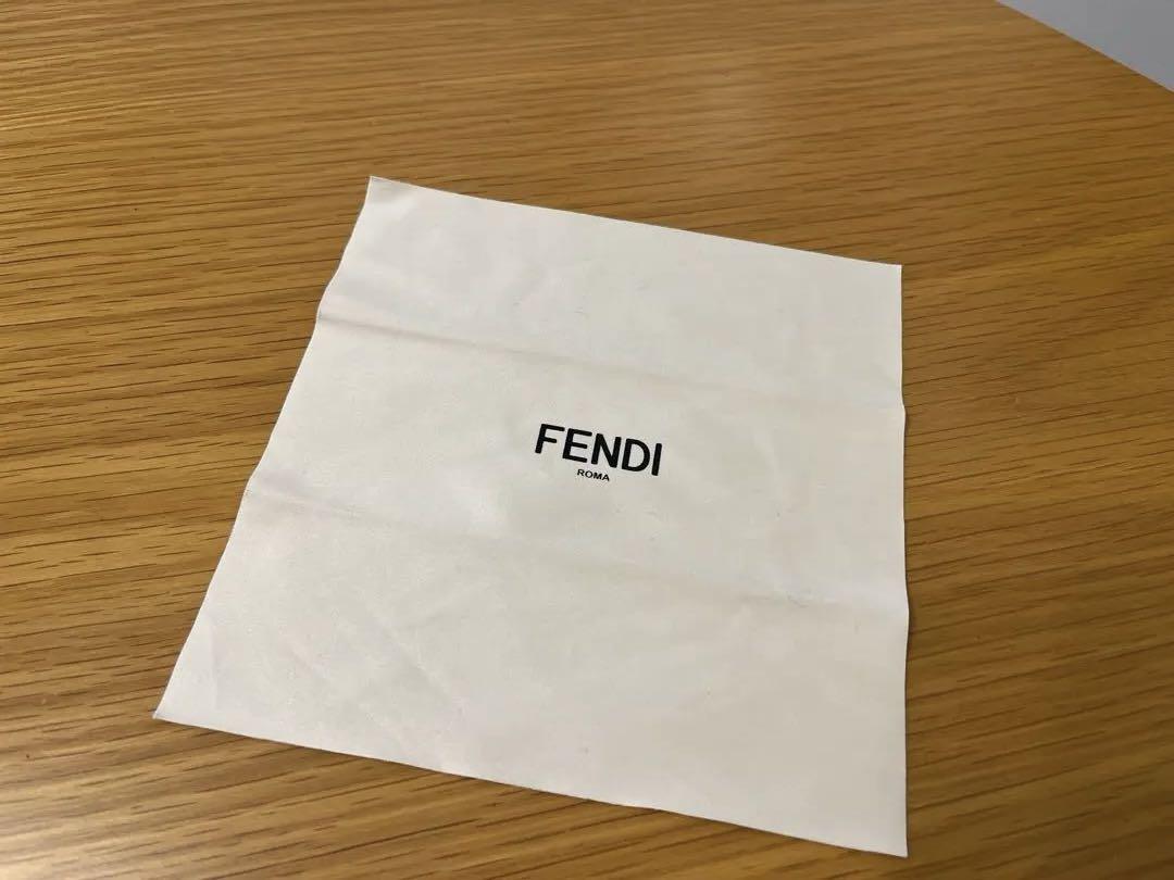 FENDI キャットアイサングラス ブラック/ミント