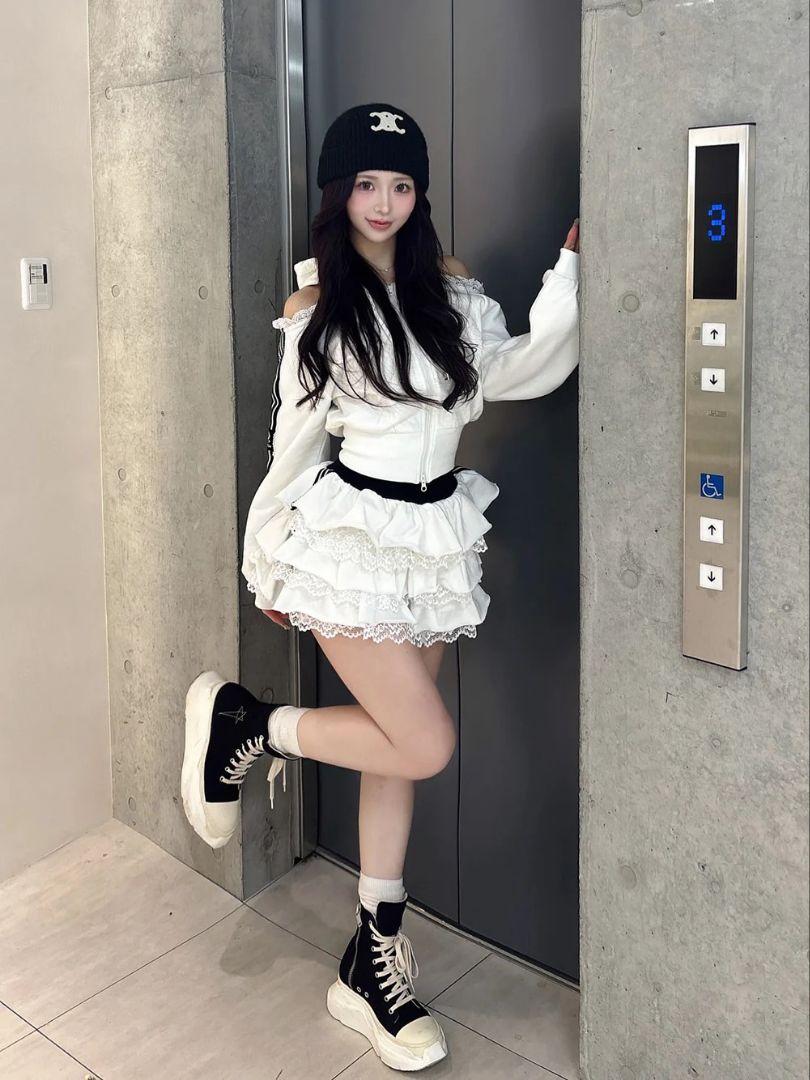☢ 白