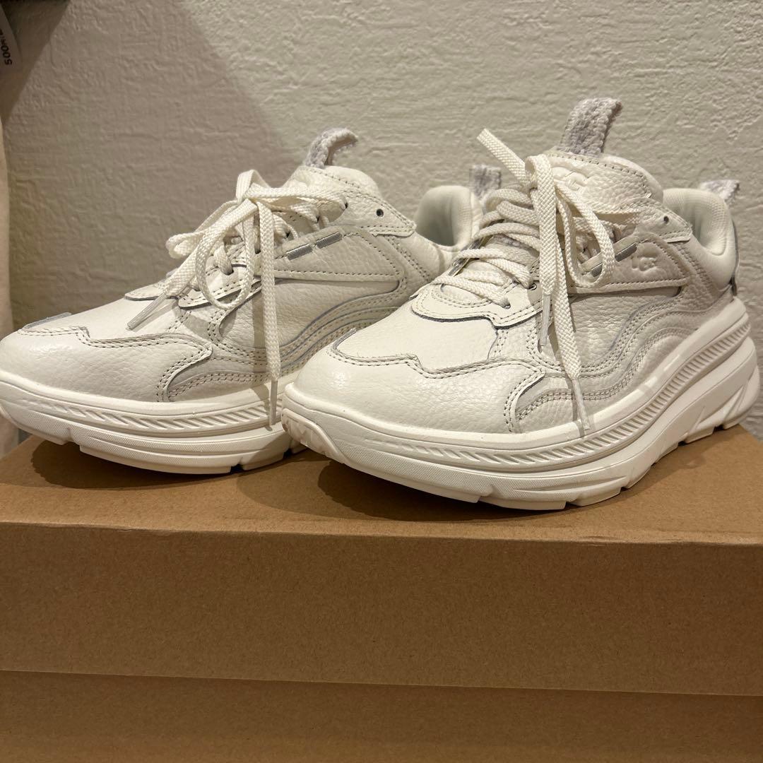 UGGスニーカー23センチ　CA1