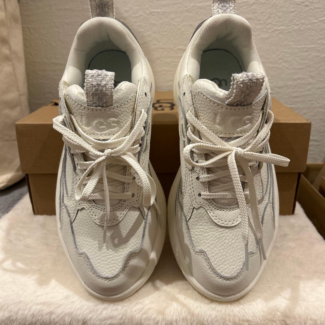 UGGスニーカー23センチ　CA1