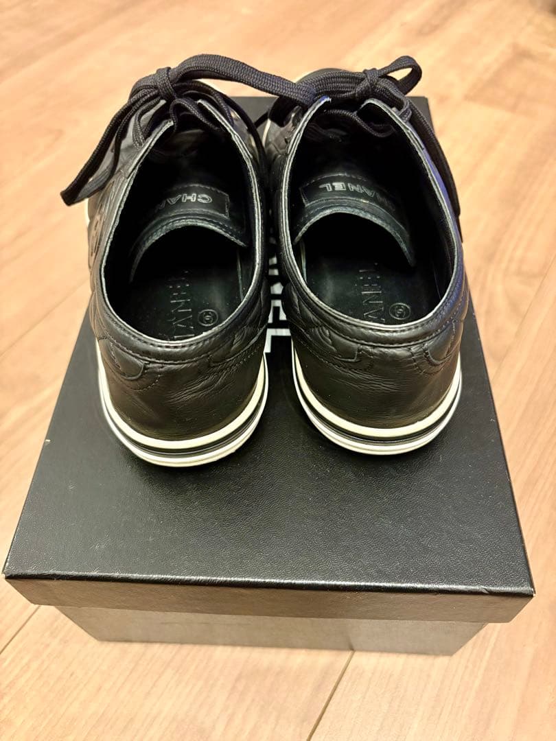 CHANEL ブラック キルティング スニーカー CHANEL ブラック キルティング スニーカー