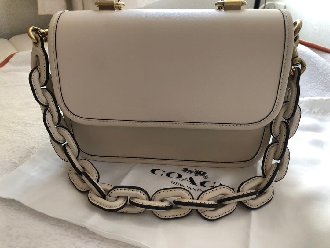 COACH コ－チ ショルダーバッグ オフホワイト 本革