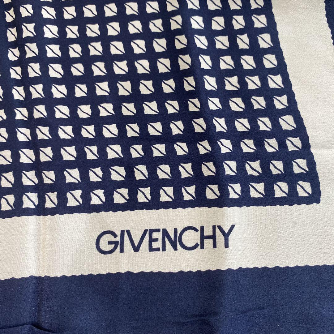 GIVENCHY 　シルクスカーフ GIVENCHY - 【美品】【匿名配送】GIVENCHY 赤葉っぱ模様シルク