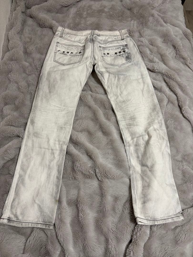 アーカイブ スタッズ ダメージ加工 ホワイト ストレート デニム ジーンズ アーカイブ スタッズ ダメージ加工 ホワイト ストレート デニム ジーンズ