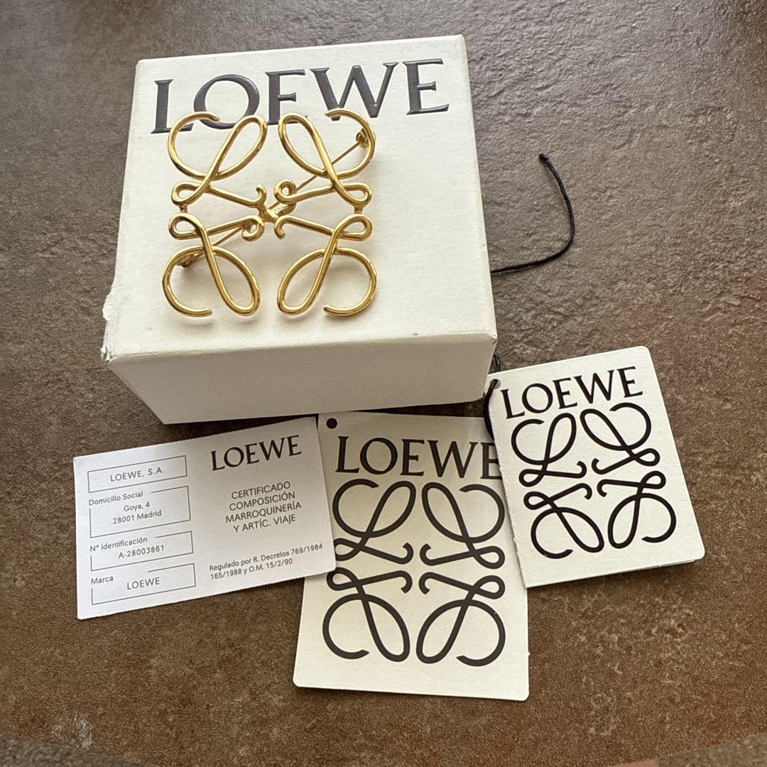 LOEWE ゴールド ブローチ 専用箱ポーチ付き LOEWE ゴールド ブローチ 専用箱ポーチ付き
