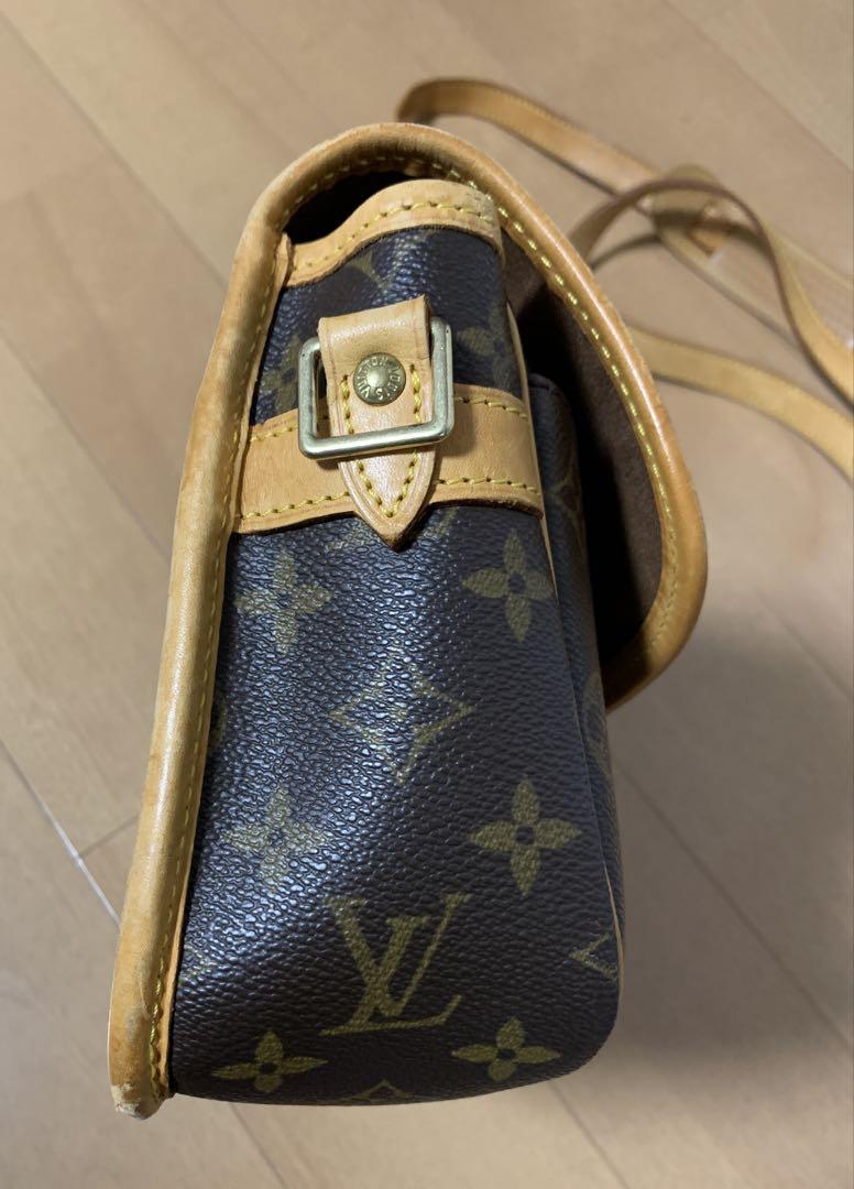 ルイヴィトン LOUISVUITTON モノグラム　ソローニュ　ショルダーバッグ LOUISVUITTON ルイヴィトン ソローニュ モノグラム ショルダーバッグ