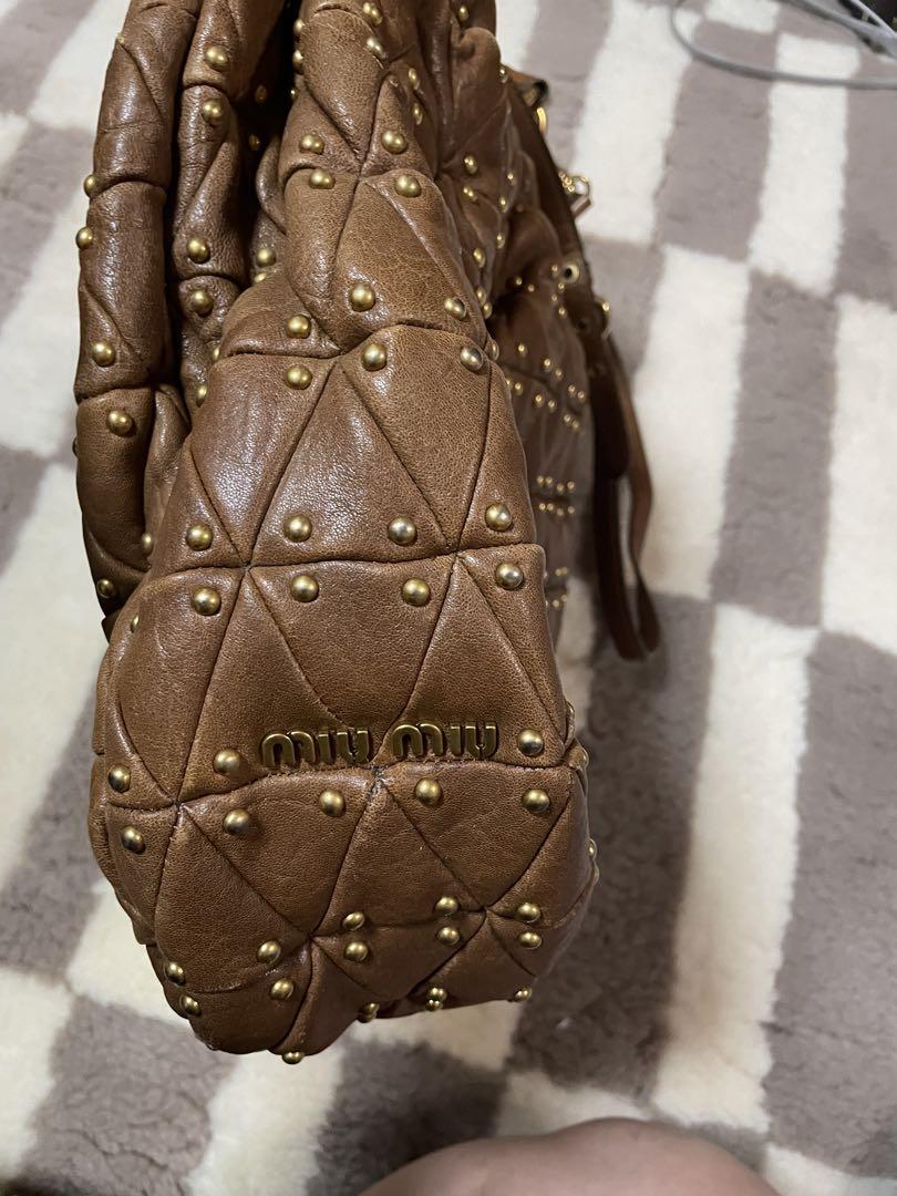 希少 正規品 miumiu スタッズ ショルダーバッグ MIU MIU - MIUMIU スタッズ ショルダーバッグ レザー レディース