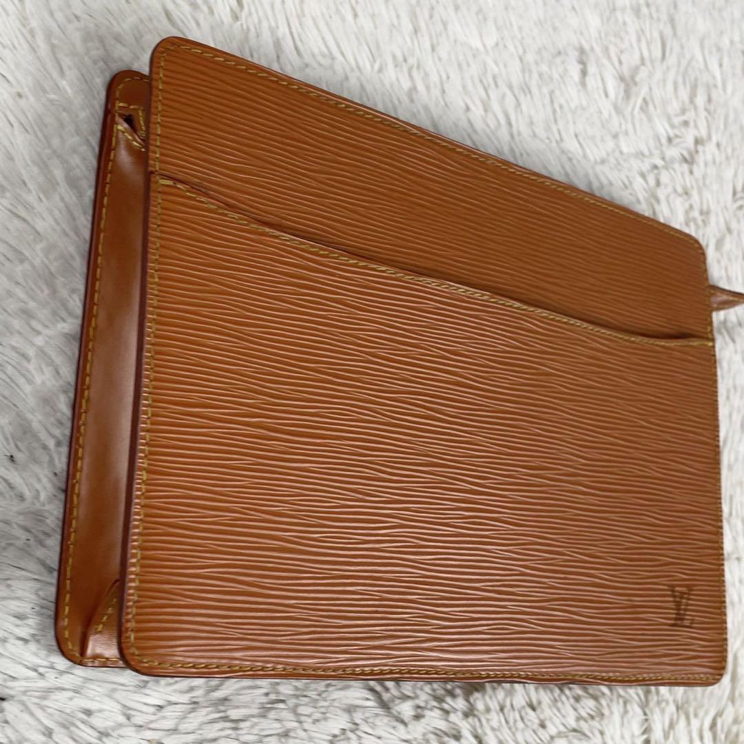 美品 LOUIS VUITTON レザー クラッチバッグ エピ オム ファスナー
