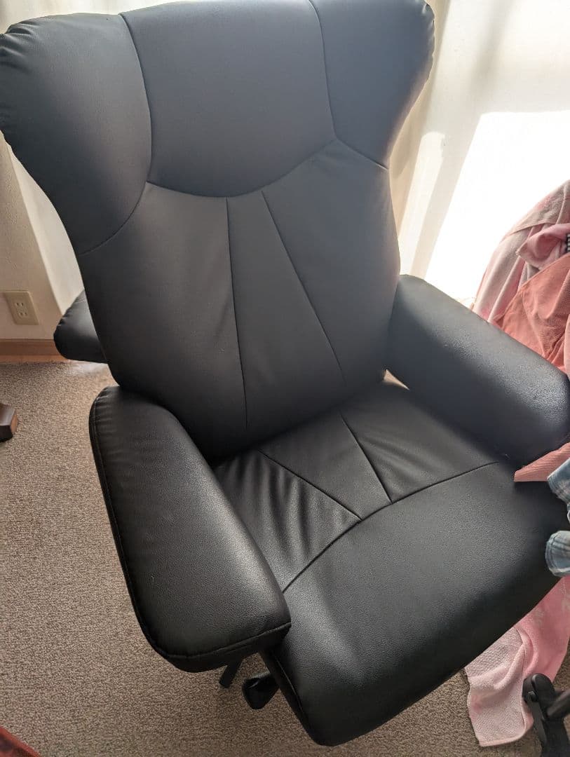 黒の高背もたれオフィスチェア