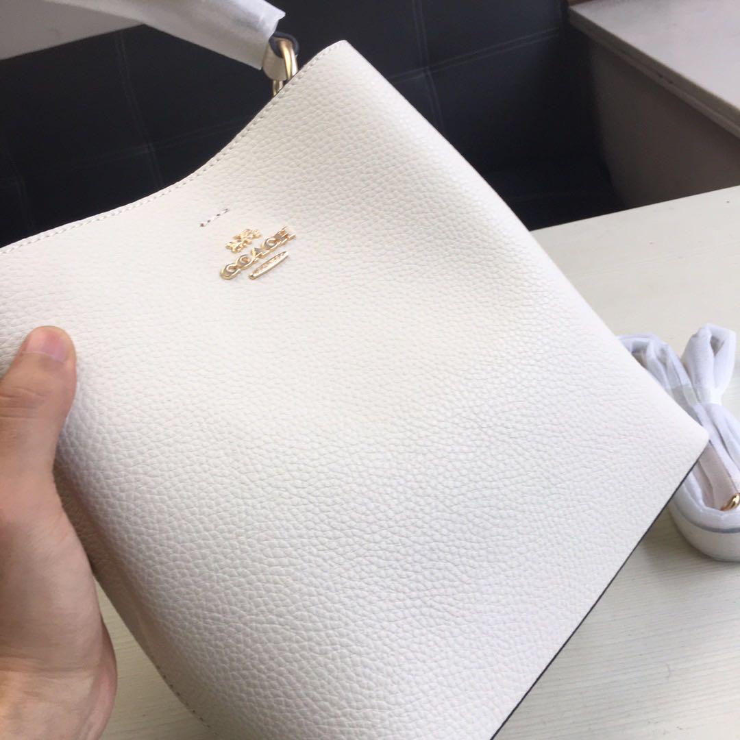 新品 COACH ダブルレイヤー ソリッドカラー ミニバケットバッグ
