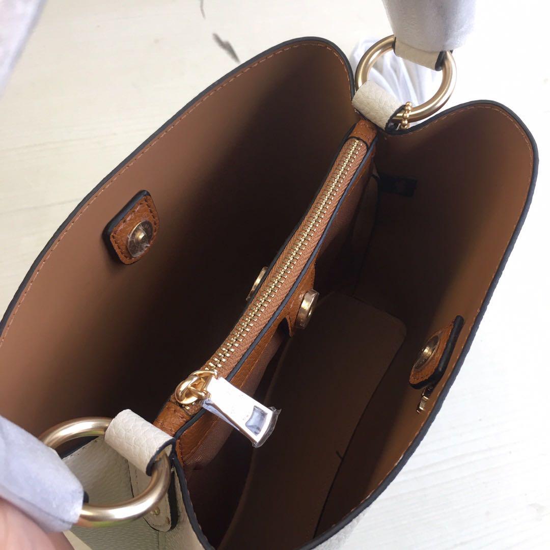 新品 COACH ダブルレイヤー ソリッドカラー ミニバケットバッグ