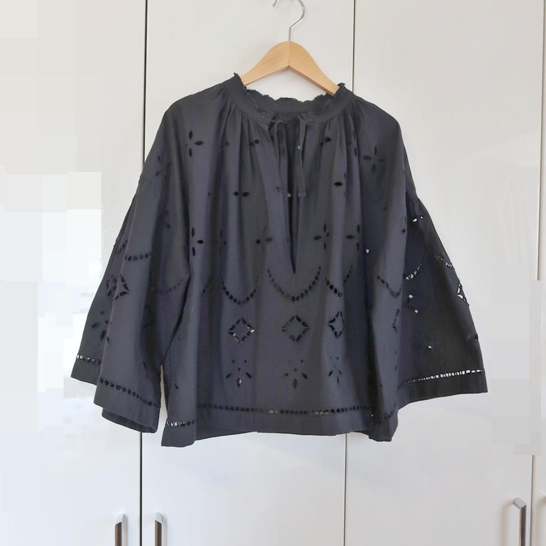美品■ マカフィー■リネンコットンエンブロイダリー クロップドブラウス■黒■
