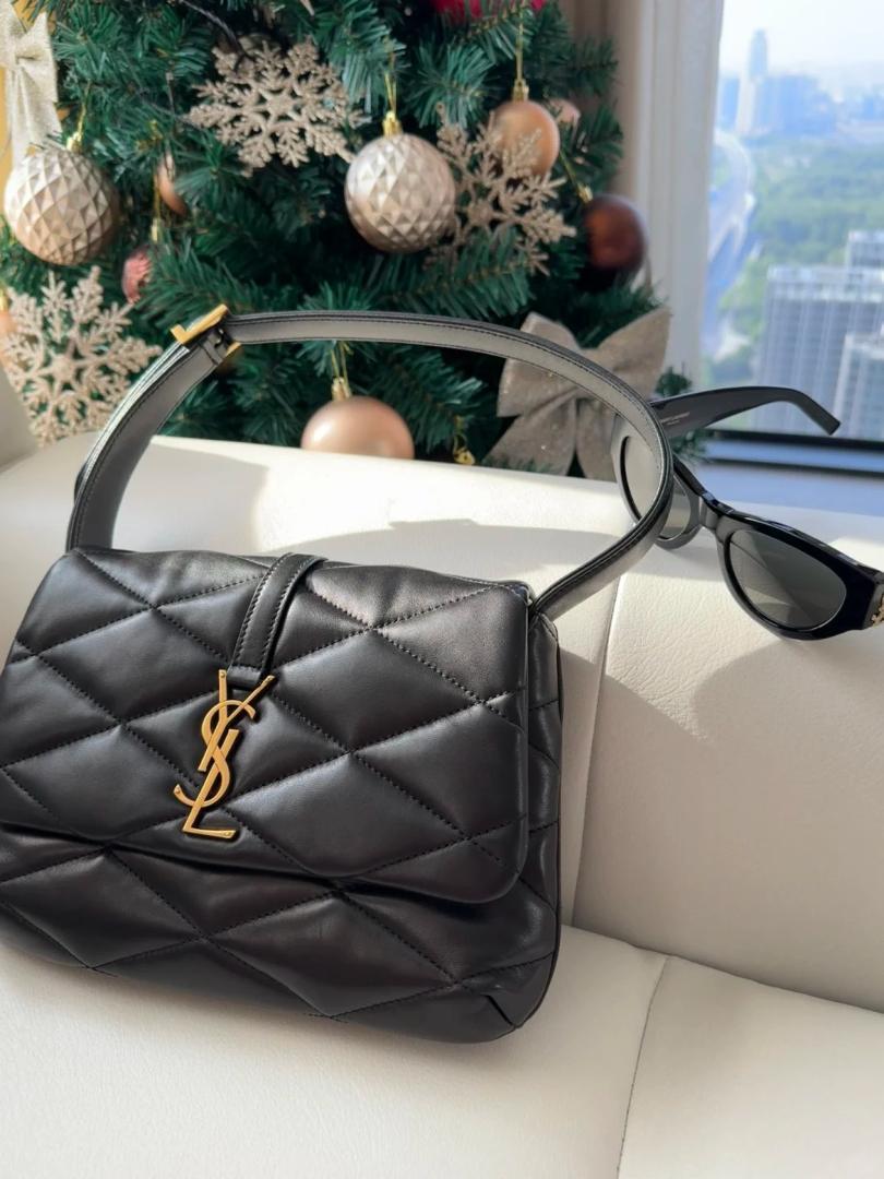 YSL 子羊革のアンダーアームバッグ