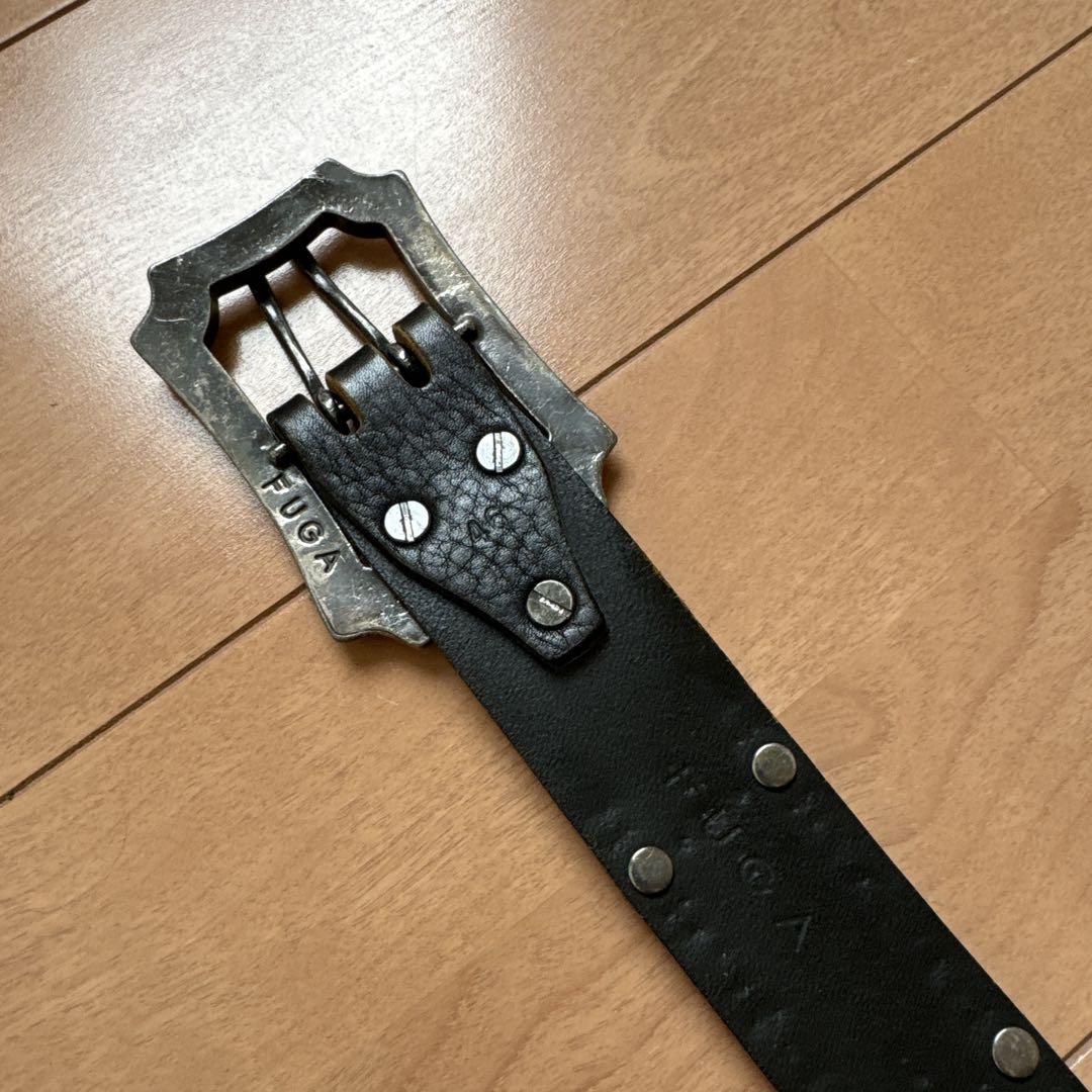 黒いスタッズ付きレザーベルト