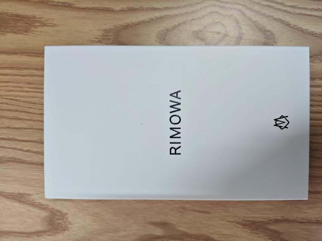 新品-未使用-RIMOWA iPhone 15 Pro ケース シルバーF