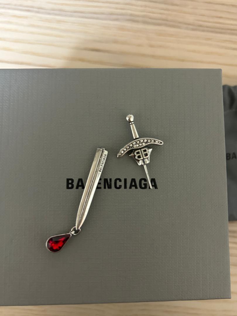 すぐ届くBALENCIAGA*Goth Swordピアスグレージュ ラインストーン 三越伊勢丹 | BALENCIAGA/バレンシアガ通販 | GOTH SWORDピアス