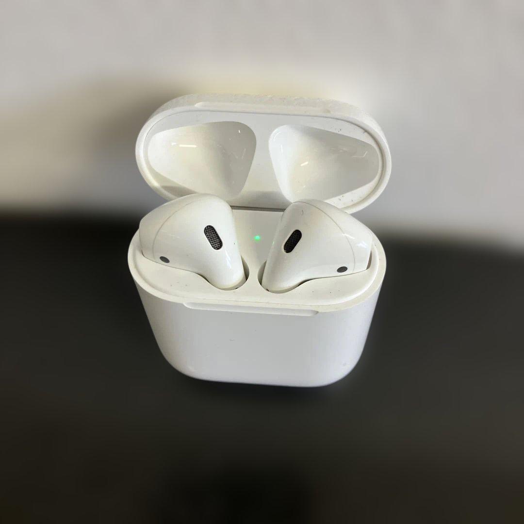 Apple AirPods 本体 ホワイト 充電ケース付き 美品 AirPods本体 ホワイト 充電ケース付き