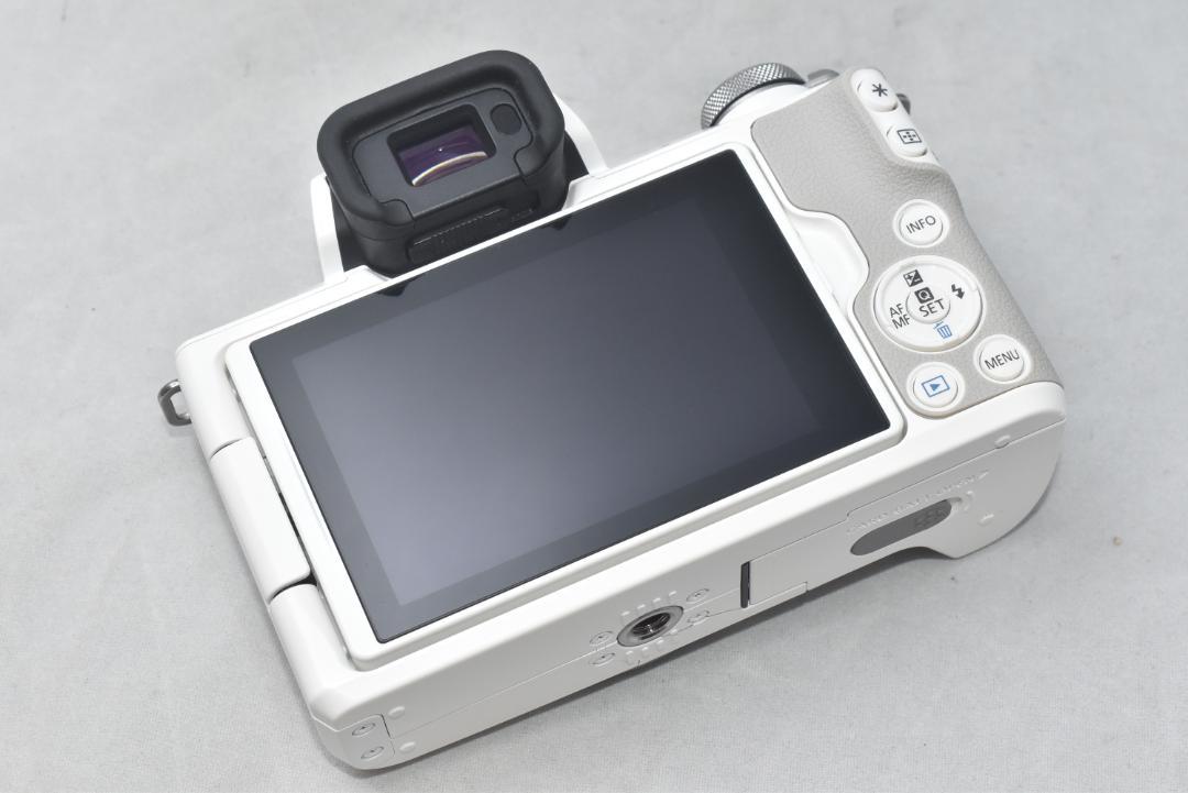 Canon キャノン EOS Kiss M2 ボデイ ホワイト