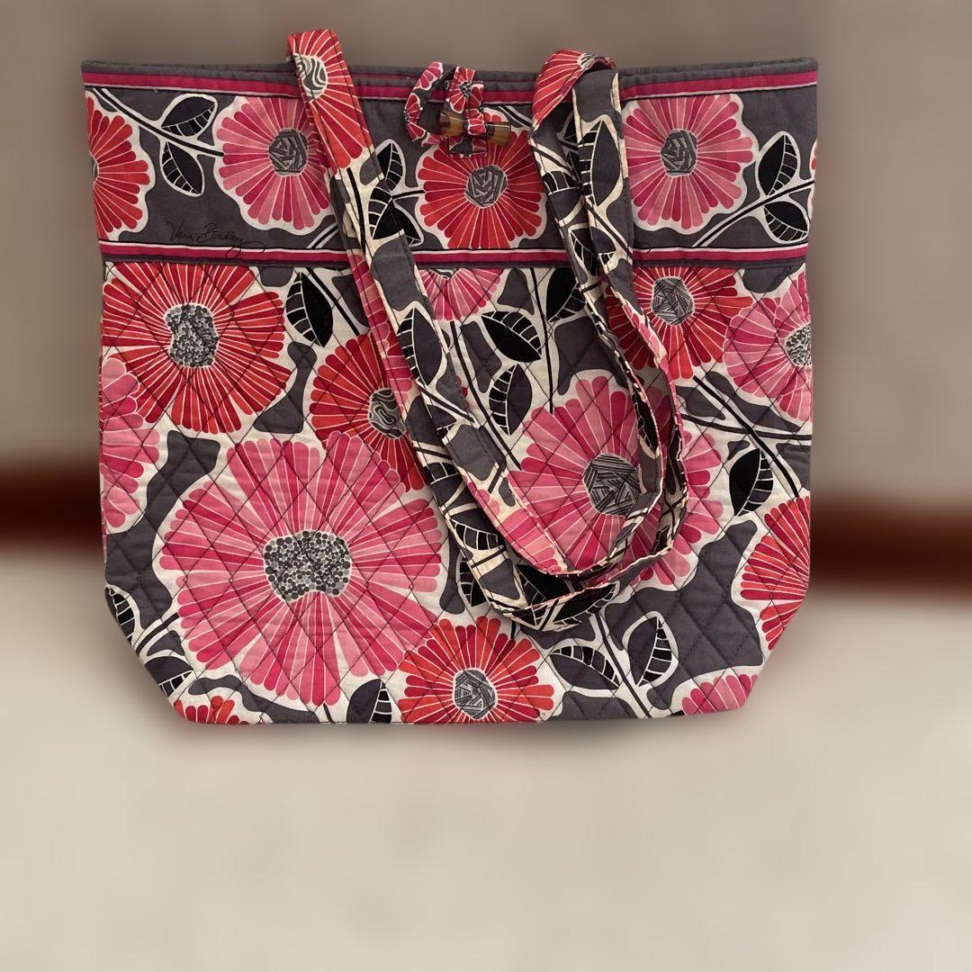 verabradleyヴェラブラッドリー　キルティング　花柄　ボストンバック ベラブラッドリー 花柄キルティングトートバッグ - メルカリ