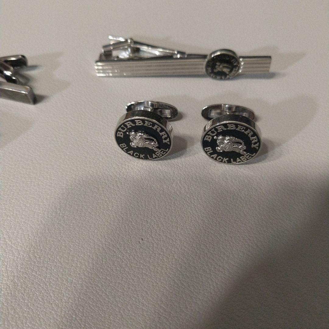 ネクタイピンとカフスボタンセット