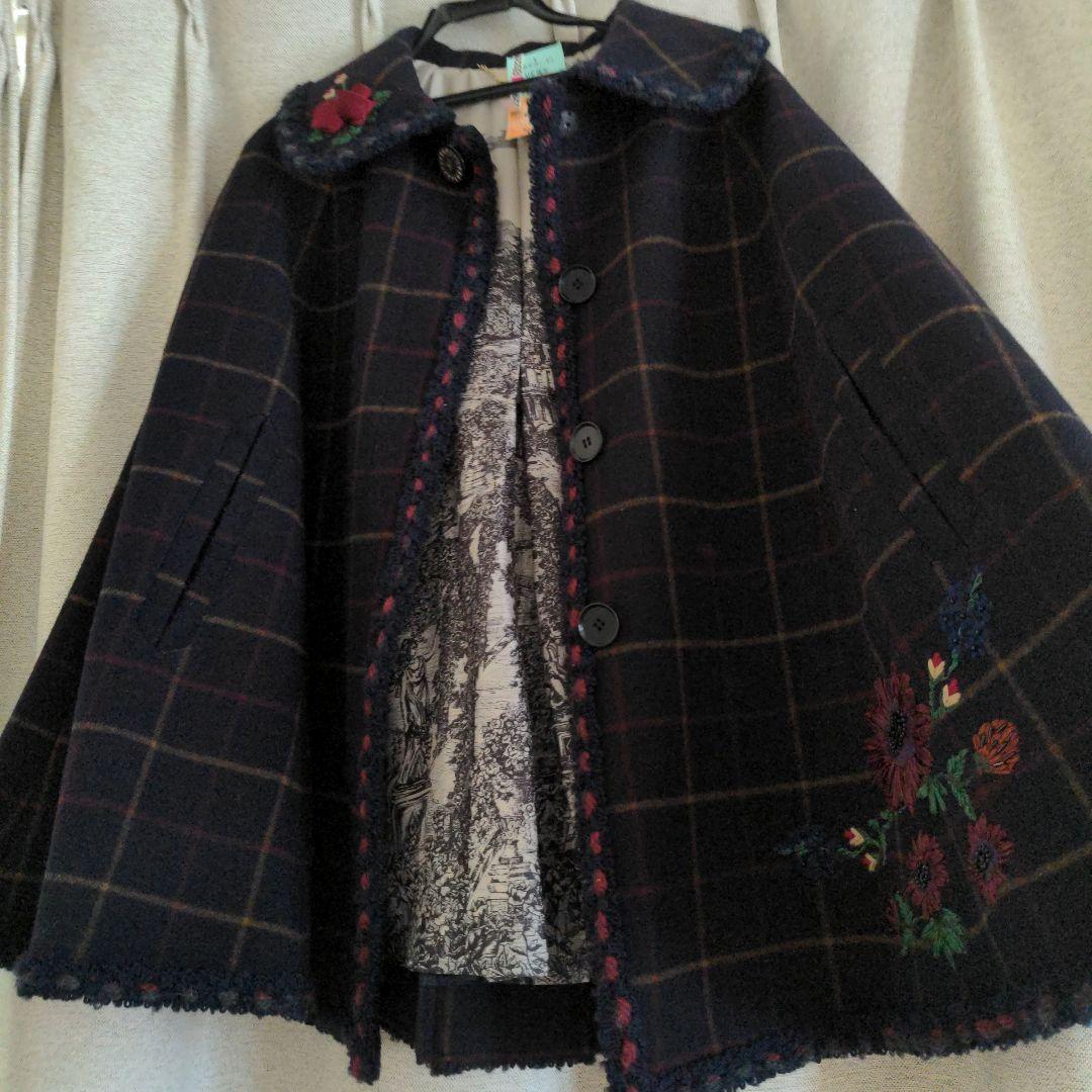 Lois CRAYON ケープコート 花柄立体刺繍付 ロイスクレヨン ネイビー