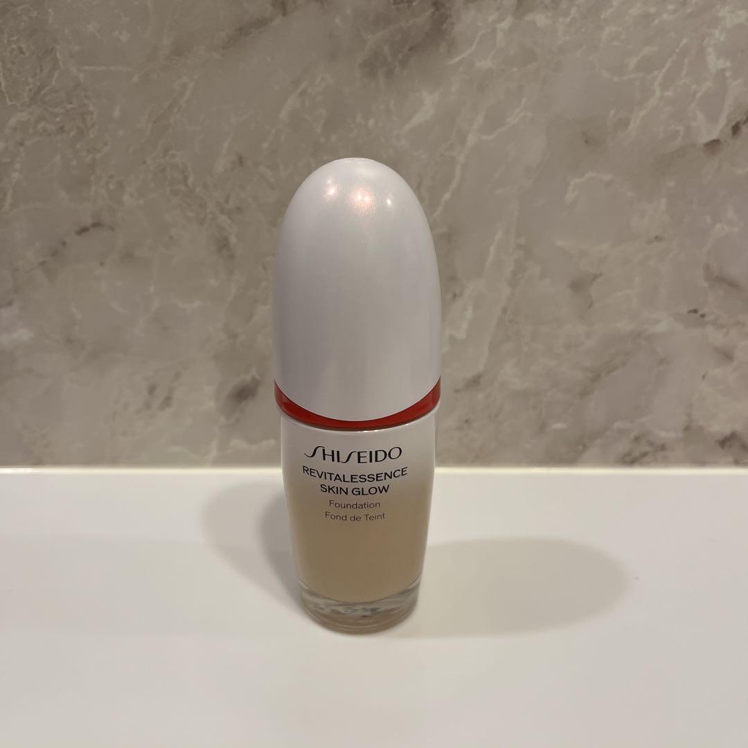 資生堂リバイタルエッセンススキングロウ130番 SHISEIDO リバイタルエッセンススキングロウ ファンデーション