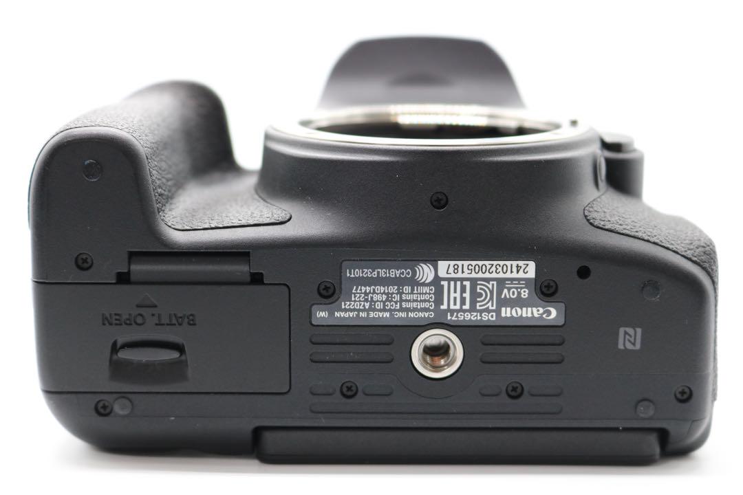 美品 【Canon EOS Kiss X8i ダブルレンズ】 Wi-Fi搭載