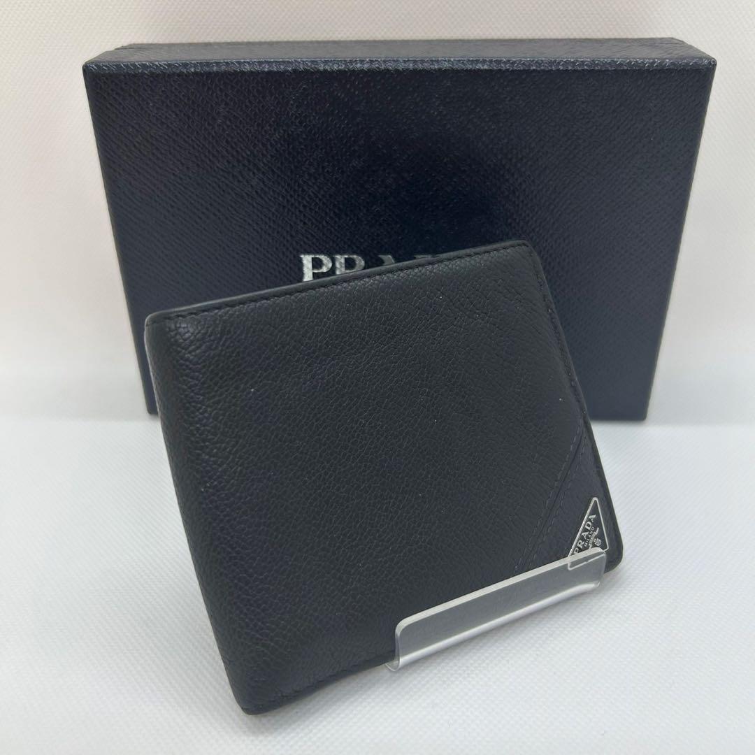 【訳あり極美品/近代モデル】プラダ 二つ折り財布 コンパクト財布 レザー 黒 訳あり極美品/近代モデル】プラダ 二つ折り財布 コンパクト財布