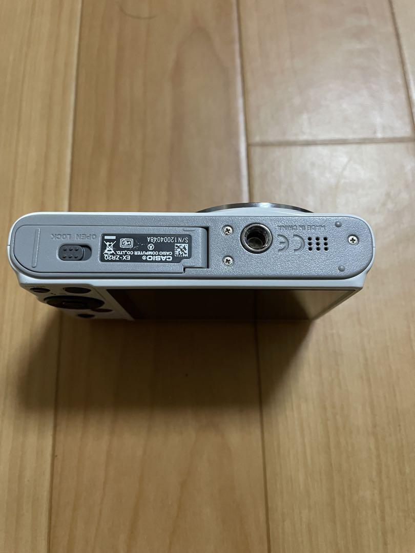 カシオ　デジカメ　EX-ZR20 EXLIM