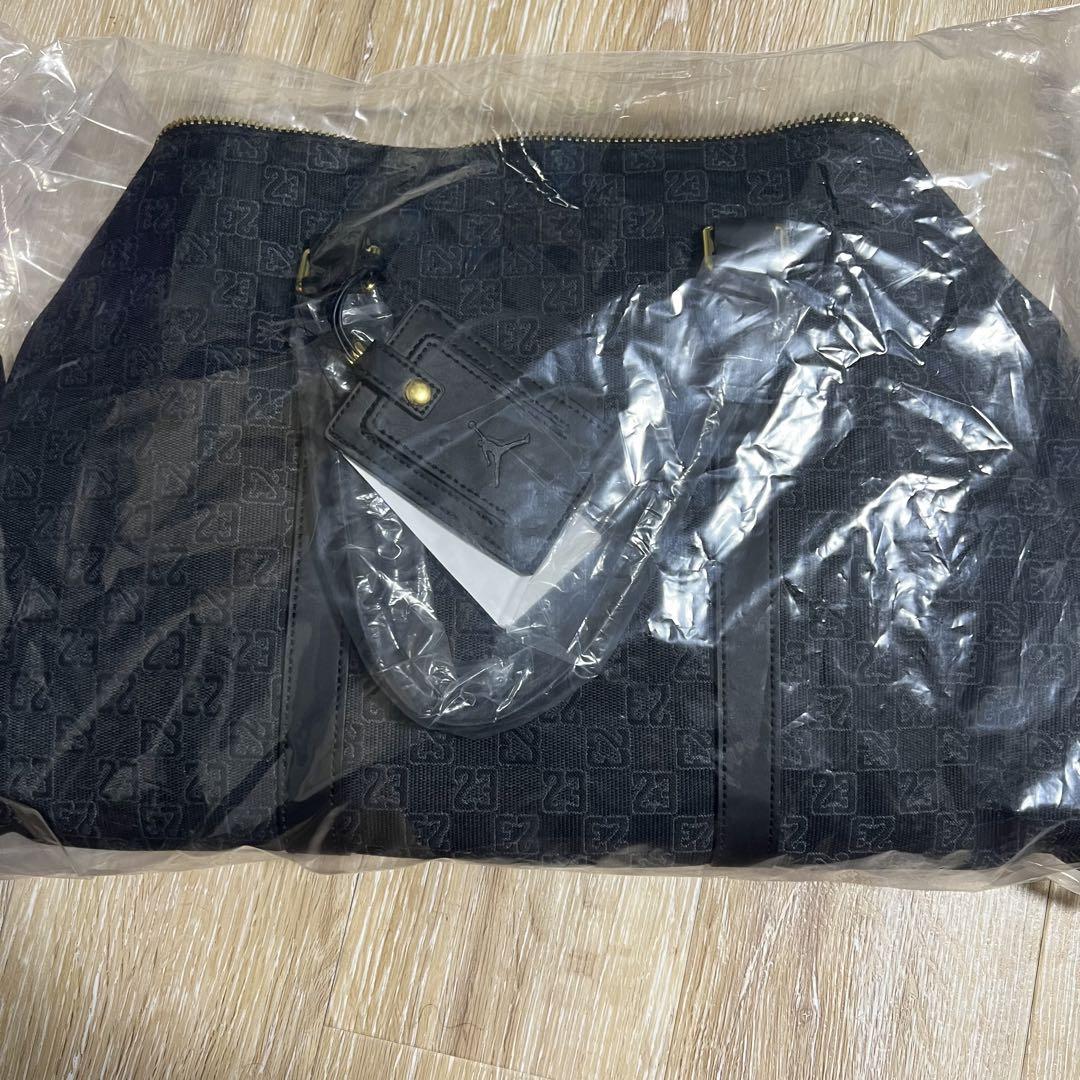 JORDAN MONOGRAM DUFFLE BAG BLACK 黒　金