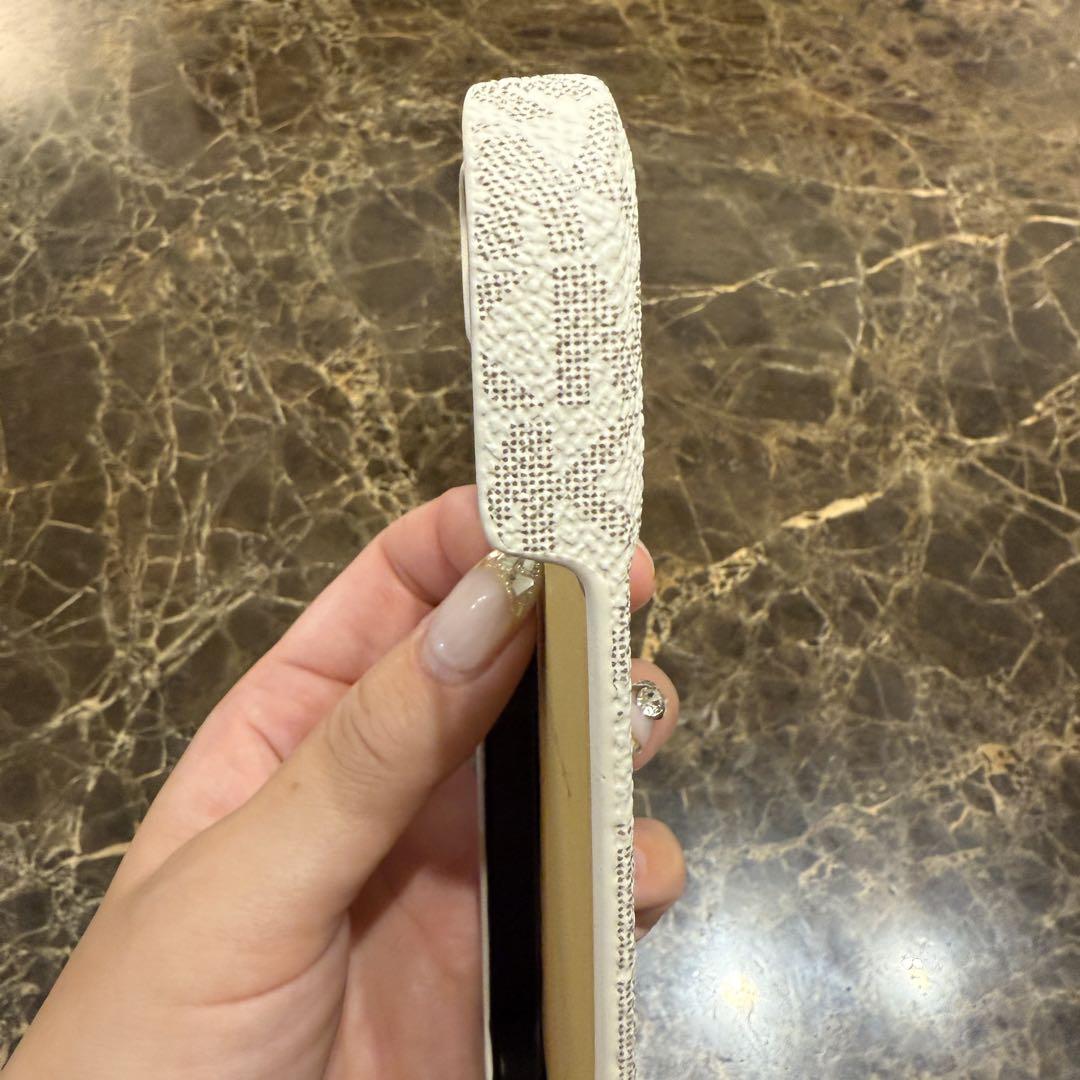 iPhone16 pro マイケルコース ケース michael kors