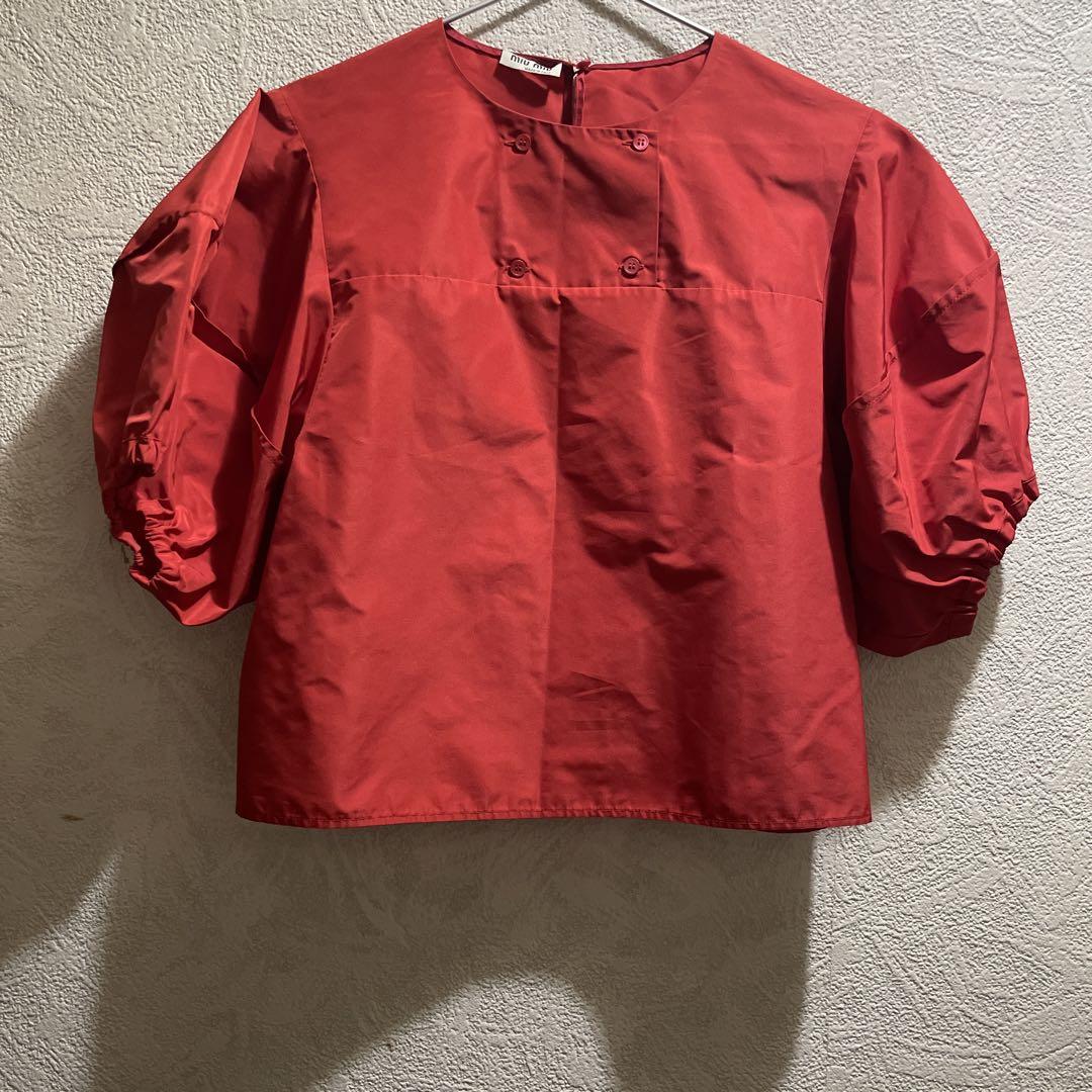 miumiu トップス　Tシャツ　レッド