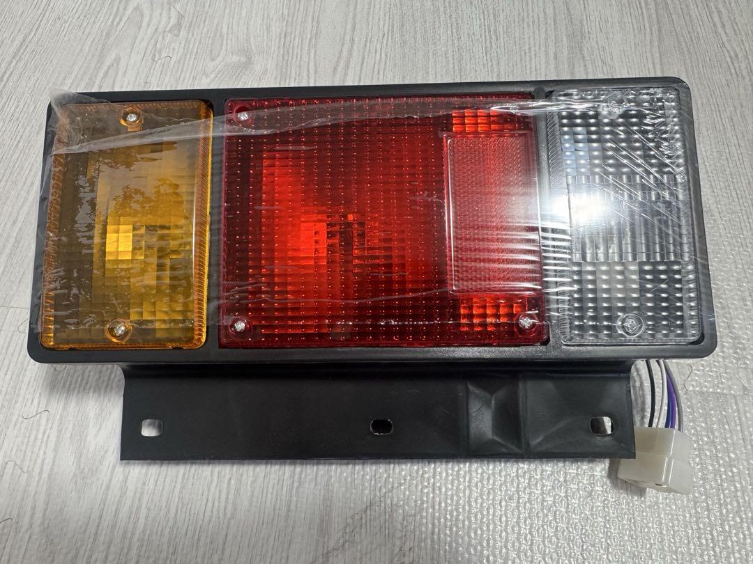 いすゞ エルフ テールランプ 24V 3連 ブレーキランプ 左右セット