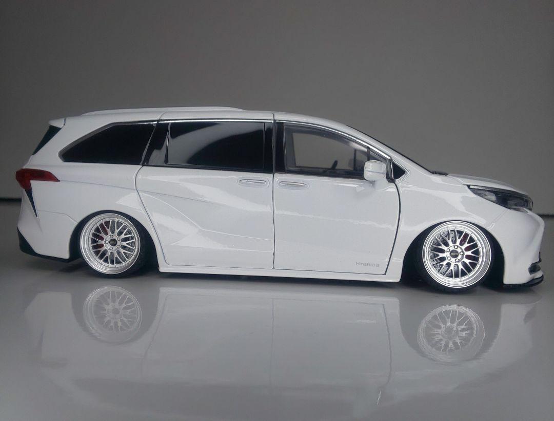 トヨタシエナ カスタム BBSLM20インチ 1/24スケールモデルカー トヨタシエナ カスタム BBSLM20インチ 1/24スケールモデルカー