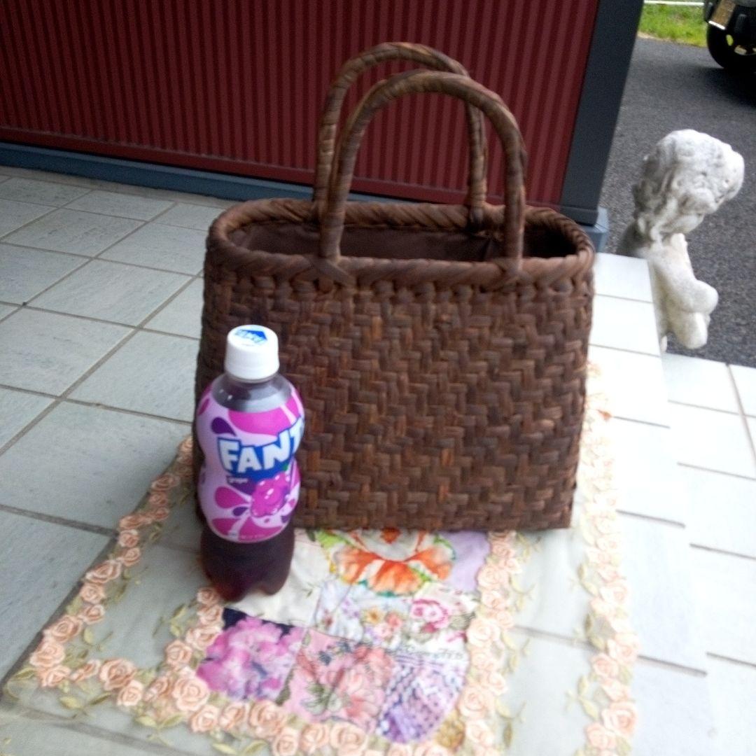 葡萄のつるのかご