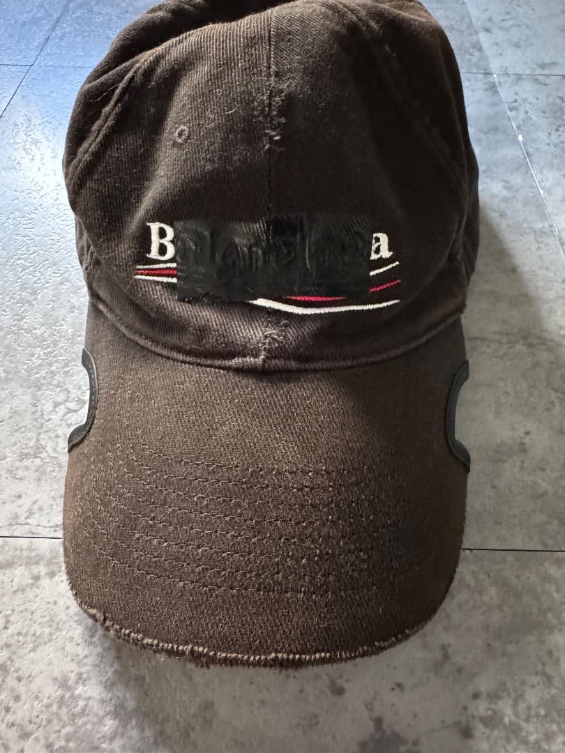 BALENCIAGA キャップ 黒 正規ダメージ加工 デザイン系 希少 BALENCIAGA キャップ 黒 正規ダメージ加工 デザイン系 希少