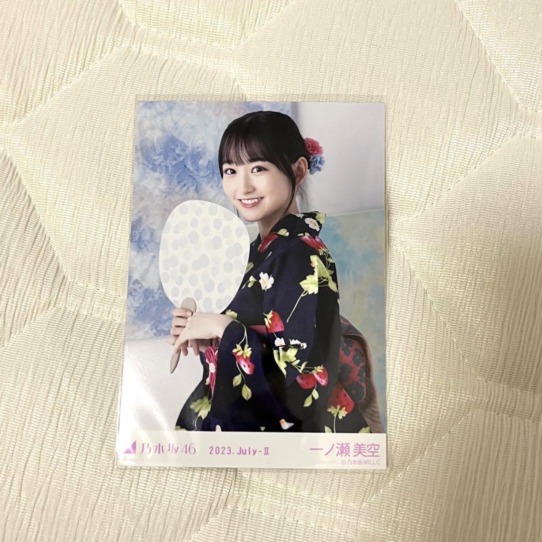 乃木坂46 生写真　一ノ瀬美空　浴衣レアポ ヨリ 乃木坂46 一ノ瀬美空 生写真 浴衣2024 レアポーズ 座りヨリ