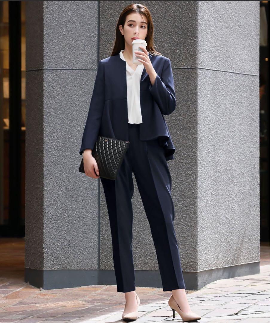 現行ノーカラーペプラムジャケット・テーパードパンツ セットアップ スーツ　卒業式