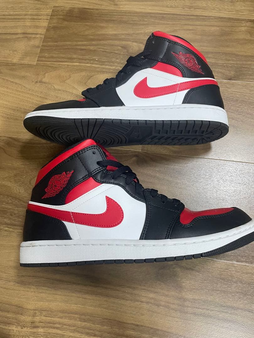 Nike Air Jordan1 Mid ブレッド トゥ 15,000円