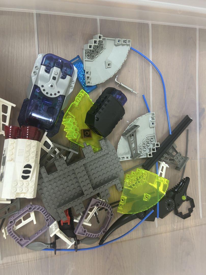 LEGOパーツとミニフィグセット