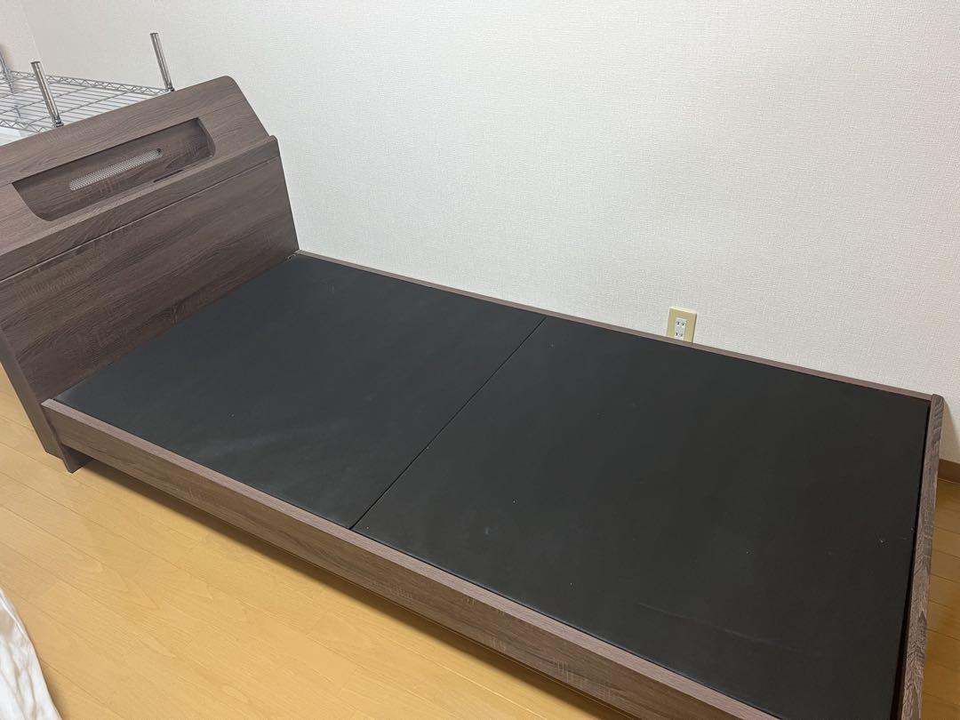 シングルサイズ 木製ベッド 黒色 ヘッドボード付き