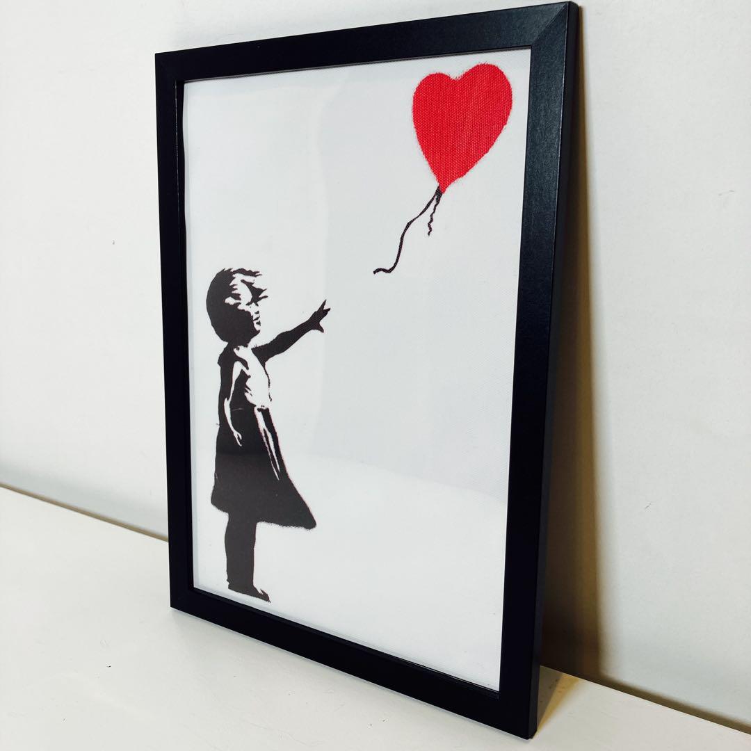 バンクシー　「赤い風船と少女」ポスター額入り Amazon.co.jp: 7Fisionart バンクシー Banksy 風船と少女