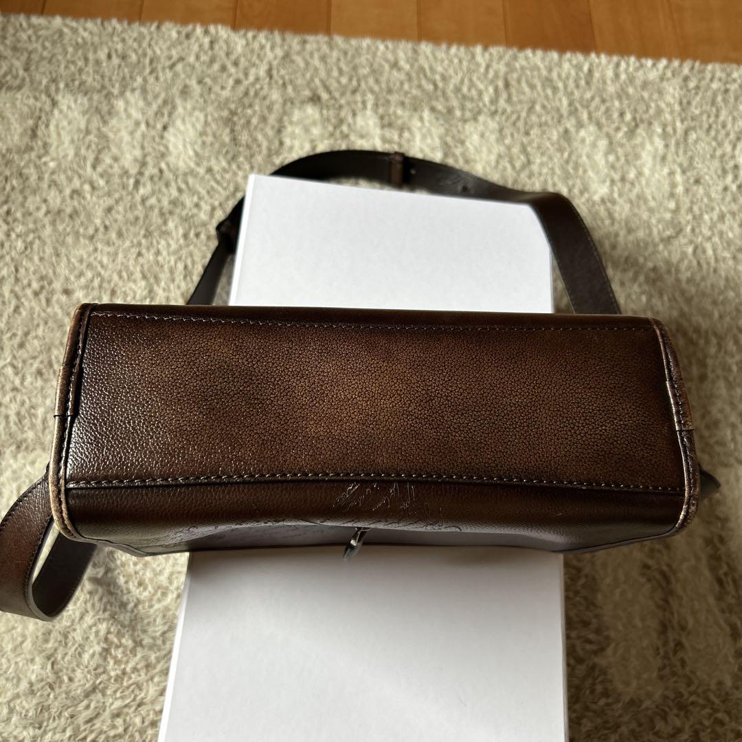 Berluti ジュルナリエ スクリットレザー メッセンジャーバッグ