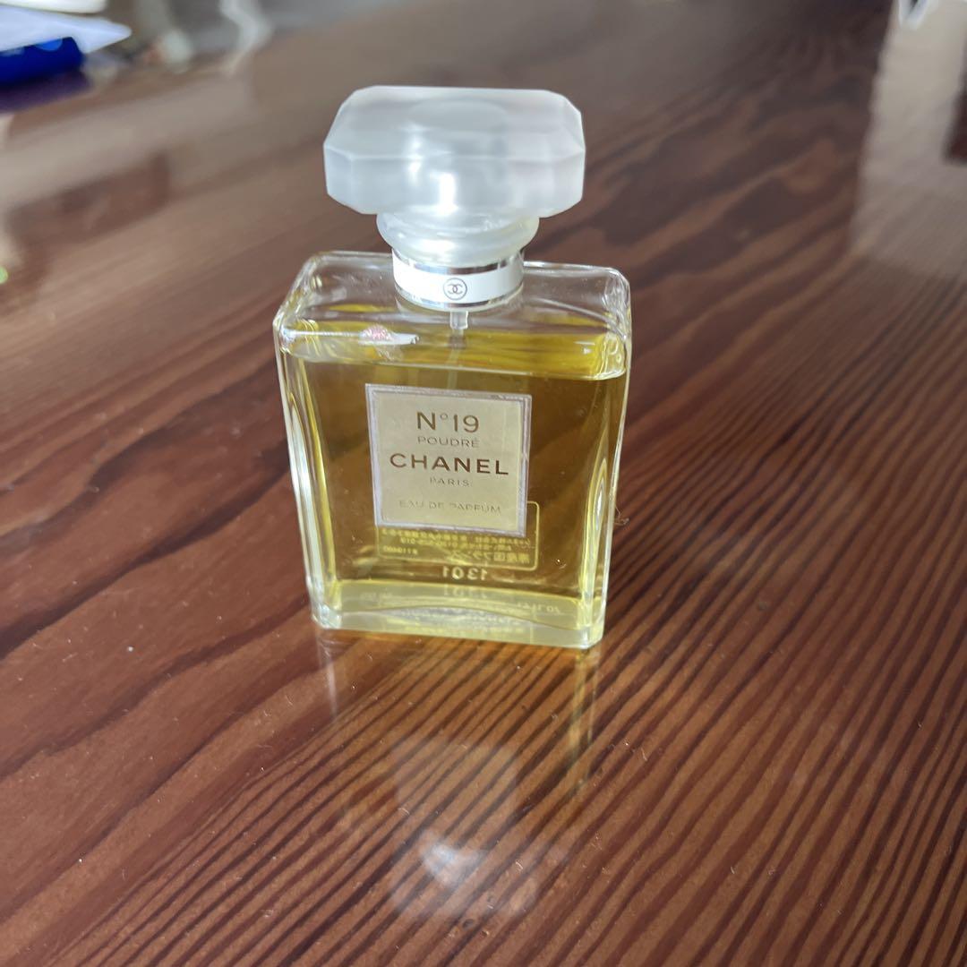 CHANEL N°19 オードパルファム 50ml