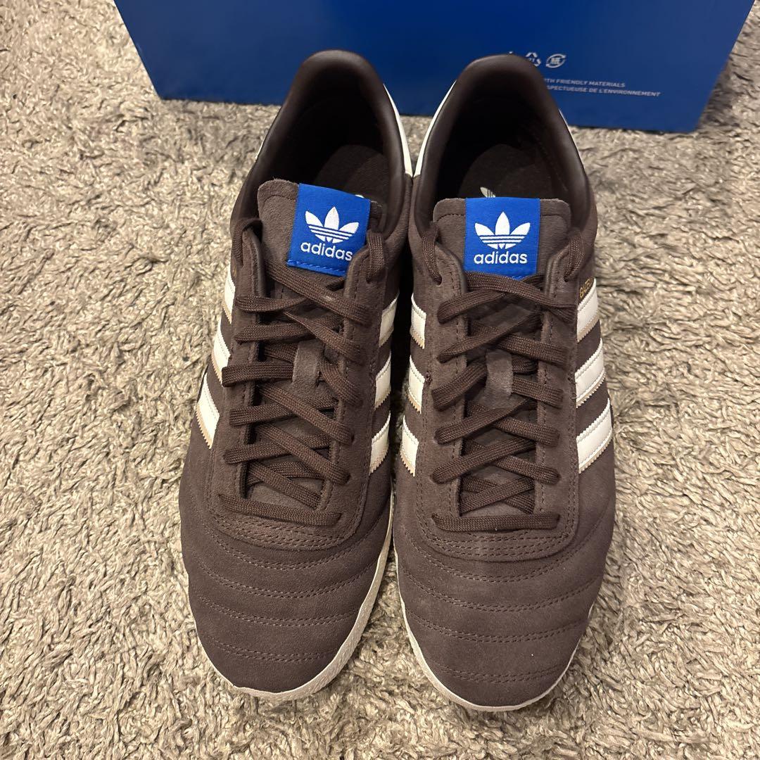 adidas スニーカー