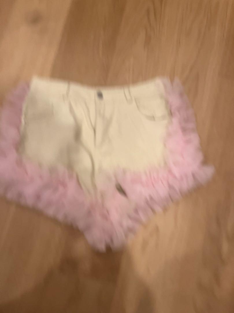 いくら　ジャケット、ショートパンツ